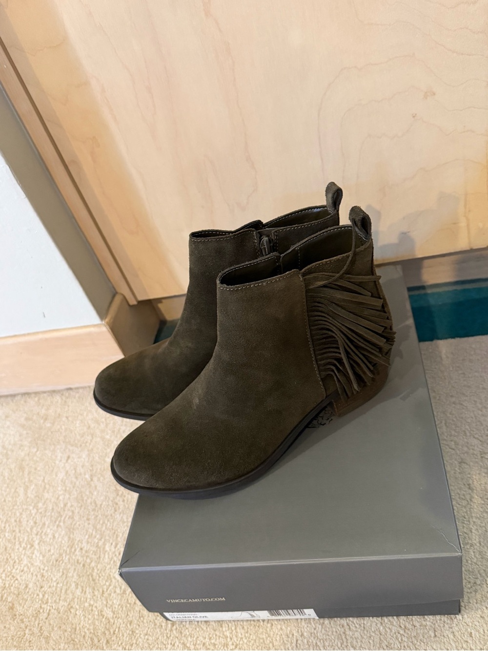 Vince Camuto VO Brynn Women’s Olive Suede Fringe Ankle Boot 6.5M